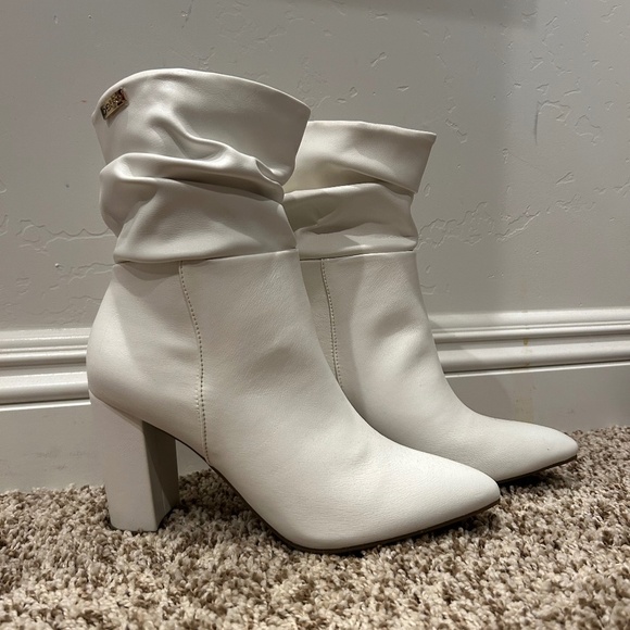 bebe Shoes - Bebe White Slouch Ankle Boots | Block Heel | Size 7
